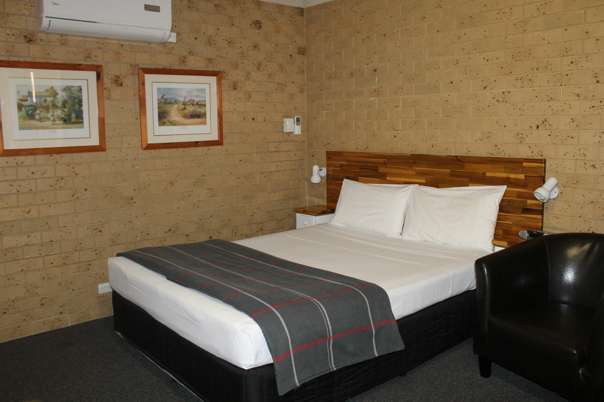 Coast Inn Motel Балліна Екстер'єр фото